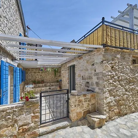 Villa Elegant Stone House With Jacuzzi, Terrace, And Private Yard In Solta *