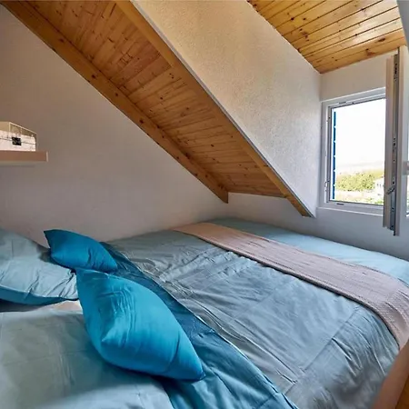 Elegant Stone House With Jacuzzi, Terrace, And Private Yard In Solta Srednje Selo na Solti