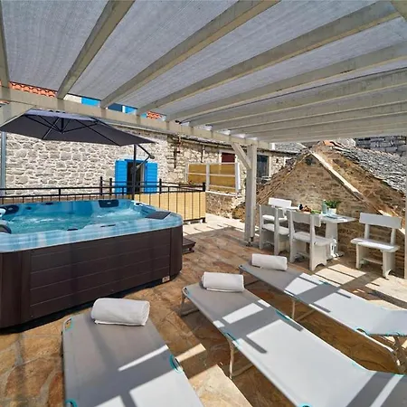 Elegant Stone House With Jacuzzi, Terrace, And Private Yard In Solta Villa