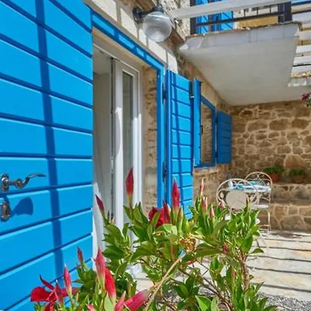 Villa Elegant Stone House With Jacuzzi, Terrace, And Private Yard In Solta