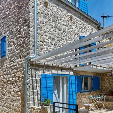 Elegant Stone House With Jacuzzi, Terrace, And Private Yard In Solta Villa Srednje Selo na Solti