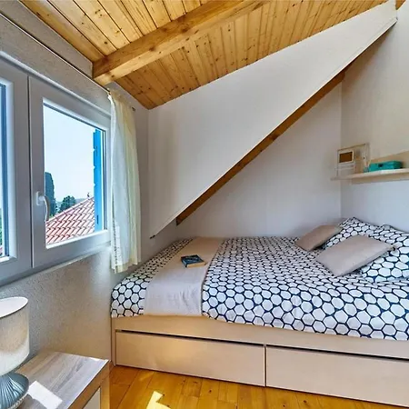 Elegant Stone House With Jacuzzi, Terrace, And Private Yard In Solta * Srednje Selo na Solti
