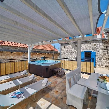 Elegant Stone House With Jacuzzi, Terrace, And Private Yard In Solta