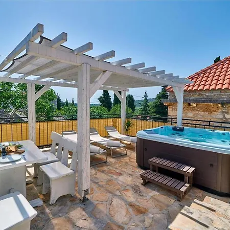 Elegant Stone House With Jacuzzi, Terrace, And Private Yard In Solta Villa *