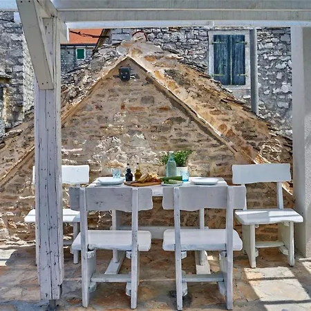 Elegant Stone House With Jacuzzi, Terrace, And Private Yard In Solta Villa
